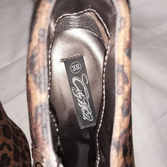 High Heels - Picture 3 of 4